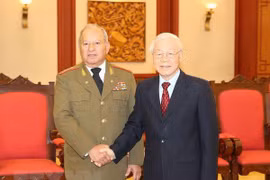 越共中央总书记、国家主席阮富仲会见古巴革命武装力量部部长