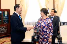 陈大光会见比利时和加拿大驻越大使