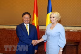 越南政府副总理兼外长范平明对罗马尼亚进行正式访问