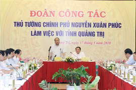 阮春福:广治省应集中建设为人民、为企业服务的治理机制