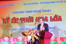 “战火记忆”文艺晚会：缅怀英雄烈士的功劳