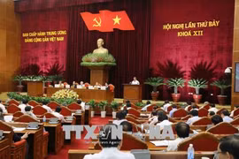 越共十二届七中全会讨论干部队伍建设提案