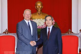 越共中央经济委员会主任阮文平会见美国前副总统阿尔·戈尔
