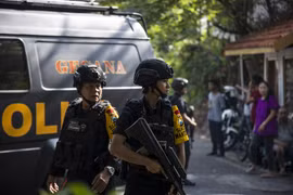 印度尼西亚三所教堂发生爆炸 死亡人数继续上升