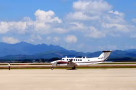 广宁省云屯国际航空港迎接首架飞机