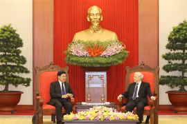越共中央总书记阮富仲会见老挝政府总理通伦•西苏里