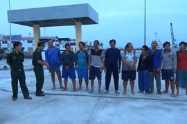 海上遇险的10名外国船员成功获救