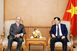 政府副总理郑廷勇会见英国怡和集团执行董事詹姆士•沙逊勋爵