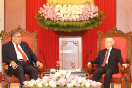 越共中央总书记阮富仲会见多米尼加左派团结运动党秘书长米格尔·梅希亚