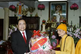  陈青敏向释普慧长老致以新春祝福
