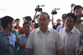 胡志明市市委书记阮善仁造访守添新区项目安置居民