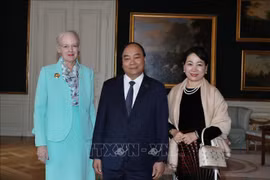 越南政府总理阮春福会见丹麦女王玛格丽特二世