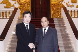 越南政府总理阮春福会见韩国总理李洛渊