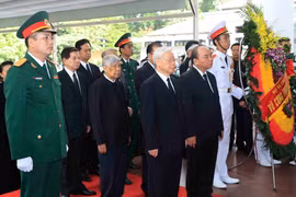 阮富仲等党和国家领导出席国家主席陈大光遗体告别仪式