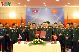 越南与老挝承诺深化防务合作