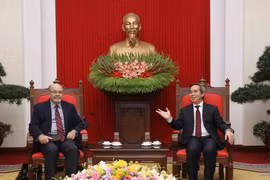 越共中央经济部部长阮文平会见国际货币基金组织代表团