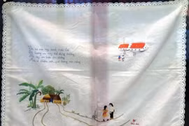 越南革命女战士的刺绣纪念品专题展在胡志明市举行