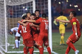 2018年AFF CUP: 越南队三比零大胜柬埔寨 获得A组第一名