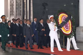 各国代表团悼念原越共中央总书记杜梅