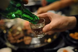 越南酒文化 ：别让欢乐化为愁悲