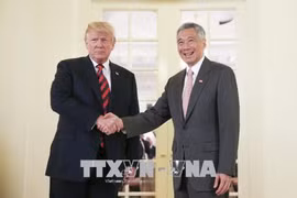 美朝历史性峰会：特朗普会见新加坡总理