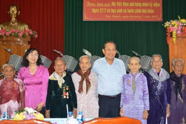越南伤残军人和烈士日71周年：政府副总理张和平走访慰问各地英雄母亲