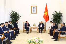 政府总理阮春福会见韩国SK集团董事长崔泰源