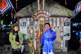 会安市举行盛大游行活动庆祝发牌唱曲艺术被列入《人类非物质文化遗产代表作名录》