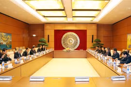 越共中央组织部部长范明正会见日本首相特使