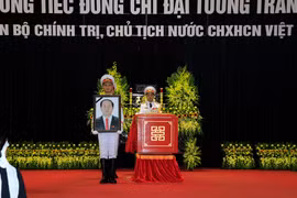 陈大光主席追悼会隆重举行