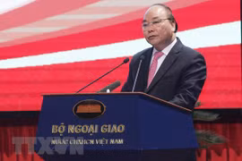 阮春福总理：外交工作应以企业为核心
