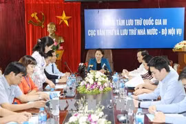 越南国会主席阮氏金银走访三号国家档案馆