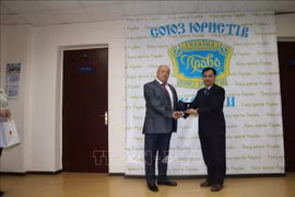 越南驻乌克兰大使荣获乌克兰国际律师协会的最高荣誉勋章