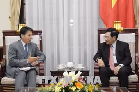  范平明会见希腊驻越大使