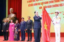 河内举行行政区划调整10周年庆典暨一等独立勋章授勋仪式