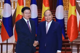 WEF ASEAN 2018: 政府总理阮春福会见老挝总理通伦·西苏里