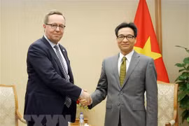 越南政府副总理武德儋会见芬兰经济部部长米卡林拉