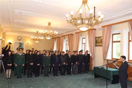 越南驻各国大使馆举行原越共中央总书记杜梅吊唁仪式 