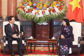 邓氏玉盛会见日本神奈川县代表团