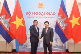 范平明与柬埔寨外交与国际合作部大臣布拉索昆举行会谈