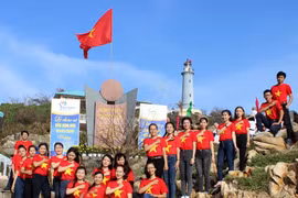 2018新年升旗仪式在越南陆地最东端举行