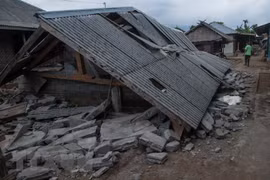 印尼7级地震：至少82人死亡 数百人受伤