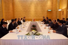 越南工贸部部长与韩国贸易、工业和能源部部长举行会谈