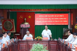  阮春福与朔庄省领导举行工作会谈