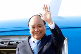 越南政府总理阮春福圆满结束赴老挝出席越老政府间委员会第40次会议之行