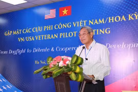 越美飞行员老兵见面交流会在河内举行