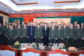  中央宣教部部长武文赏春前走访慰问干部战士和知识分子