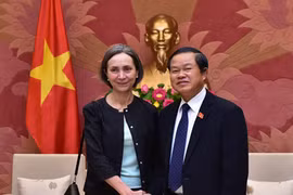 越南国会副主席杜伯巳会见墨西哥驻越大使