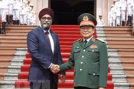 加拿大国防部长哈吉特·萨吉安对越南进行正式访问