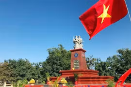 越柬友谊纪念碑在柬埔寨拉塔纳基里省正式落成